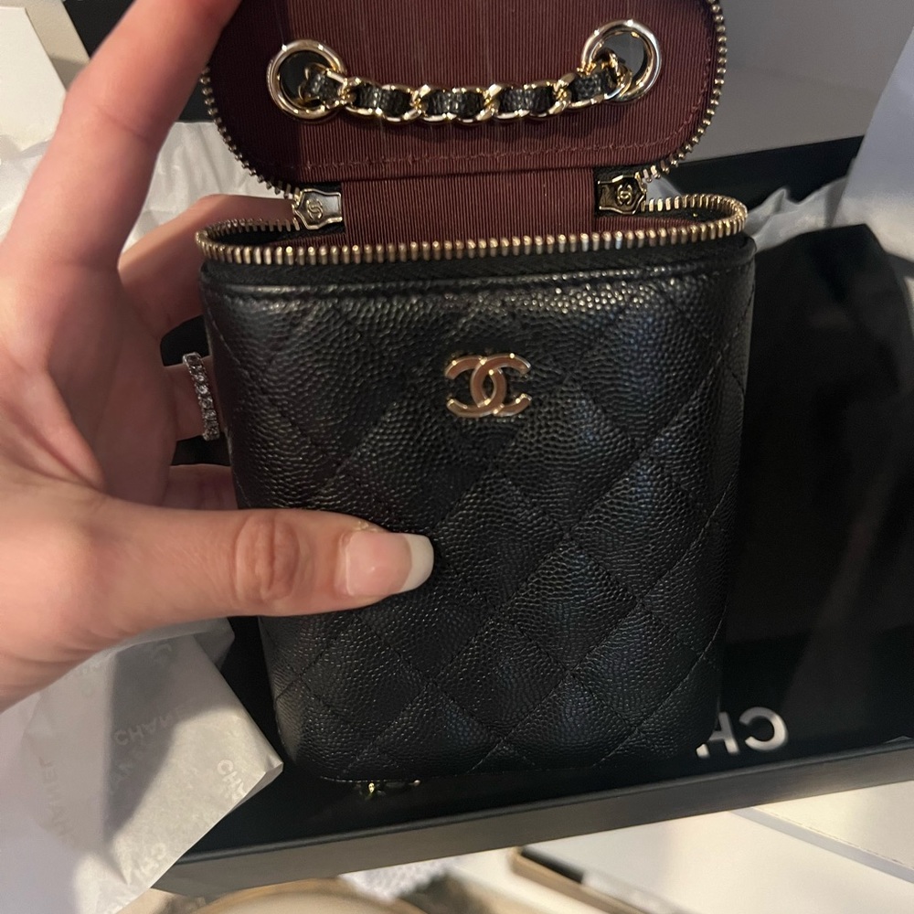 CHANEL Black Quilted Chain Bag - Picture 7 of 8